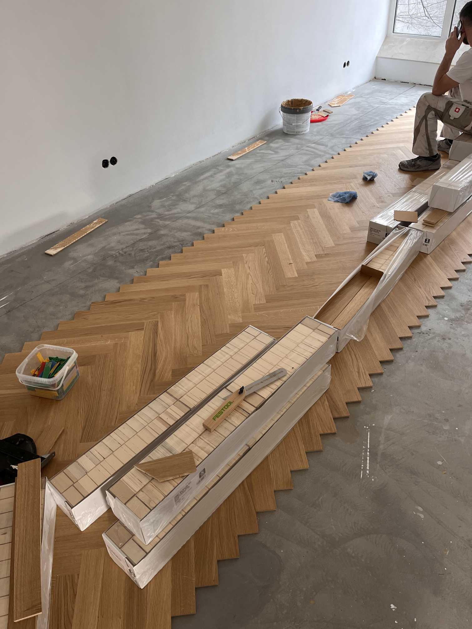 Parketová podlaha a dlažba